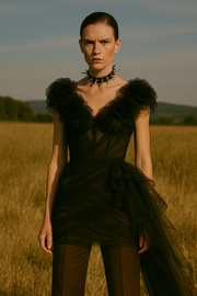 Ortensia Abito corto nero in tulle sostenibile con fiori 3D applicati – VeQ Atelier