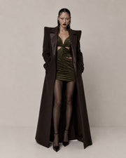 Cappotto lungo in lana marrone con spalle strutturate