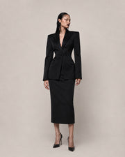 Gonna longuette a tubino in satin nero con spacco